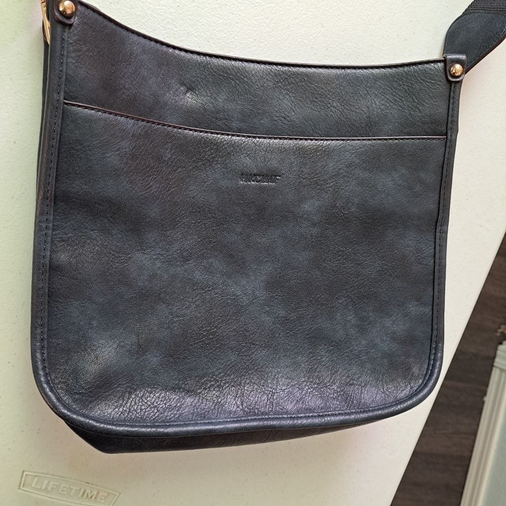 Stylish Black Leather Shoulder Bag with Embroidered Strap - Picture 3 of 6